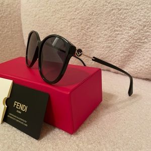 🍒FENDI Cat Eye Sunglasses🍒